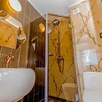 луксозно студио на метри от плажа влас/luxury Meters From The In Saint 아파트